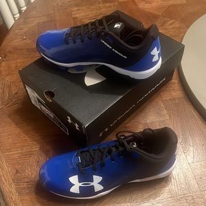NEW IN THE BOX Under Armour Baseball Cleats Youth 5.5